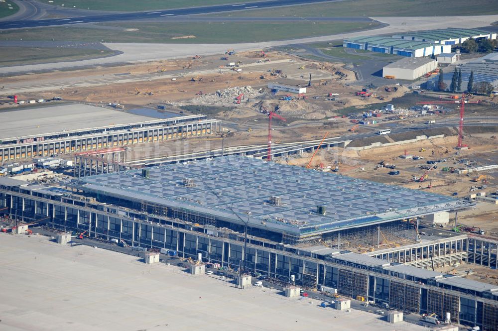 Schönefeld bei Berlin aus der Vogelperspektive: Baustellen am Flughafen Berlin - Schönefeld BBI