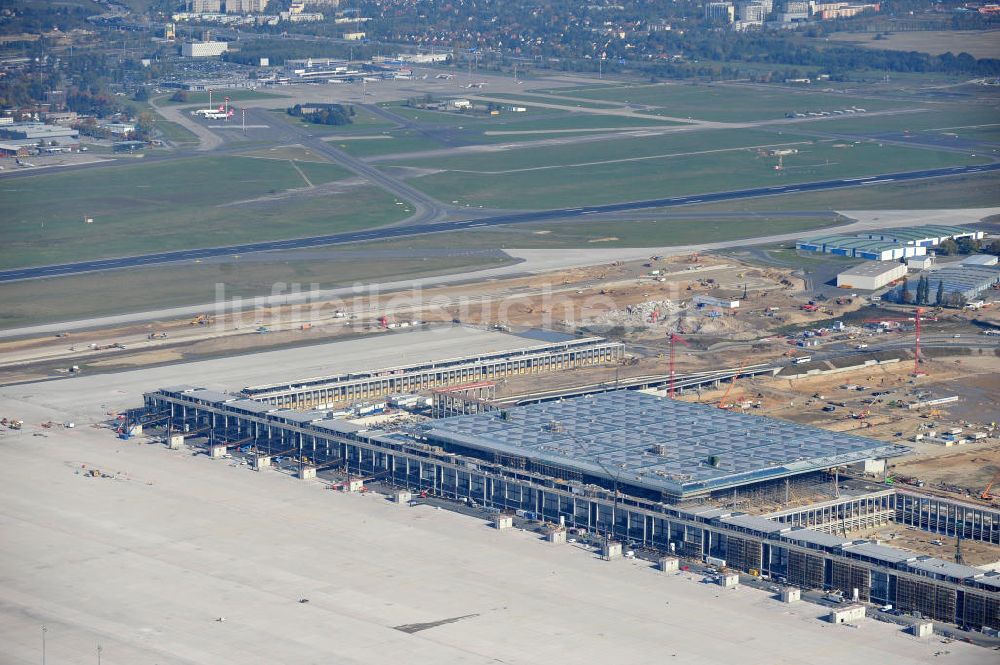 Luftbild Schönefeld bei Berlin - Baustellen am Flughafen Berlin - Schönefeld BBI