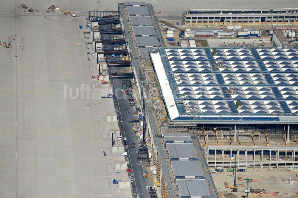 Luftbild Schönefeld bei Berlin - Baustellen am Flughafen Berlin - Schönefeld BBI