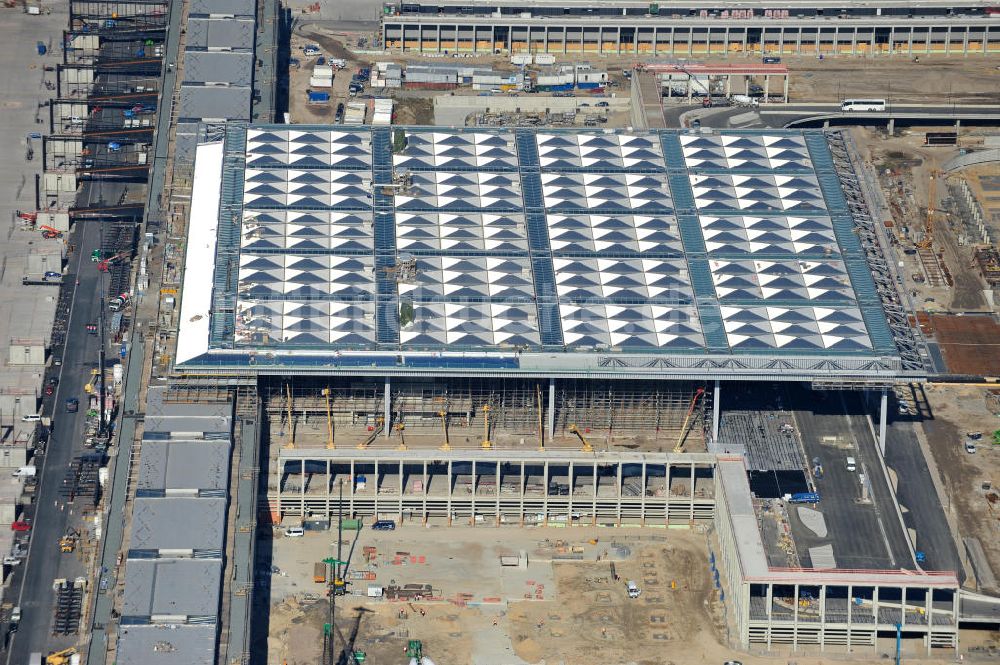 Luftaufnahme Schönefeld bei Berlin - Baustellen am Flughafen Berlin - Schönefeld BBI