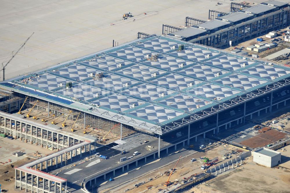 Schönefeld bei Berlin aus der Vogelperspektive: Baustellen am Flughafen Berlin - Schönefeld BBI