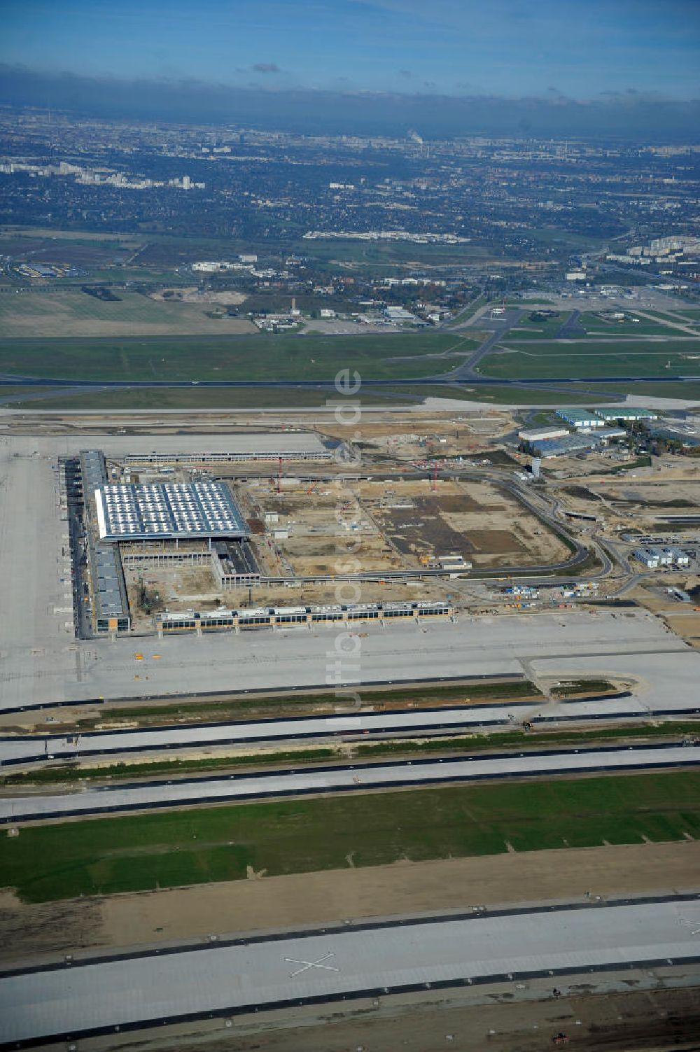 Luftbild Schönefeld bei Berlin - Baustellen am Flughafen Berlin - Schönefeld BBI