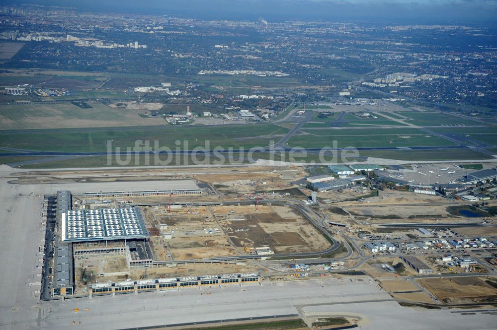 Luftaufnahme Schönefeld bei Berlin - Baustellen am Flughafen Berlin - Schönefeld BBI