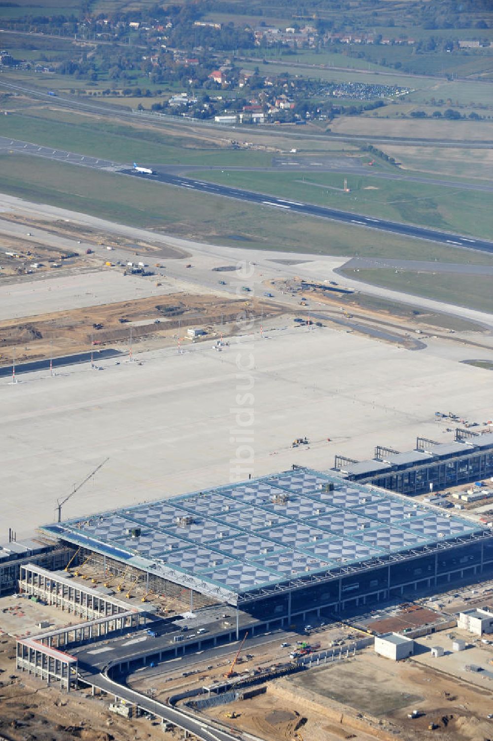 Schönefeld bei Berlin aus der Vogelperspektive: Baustellen am Flughafen Berlin - Schönefeld BBI