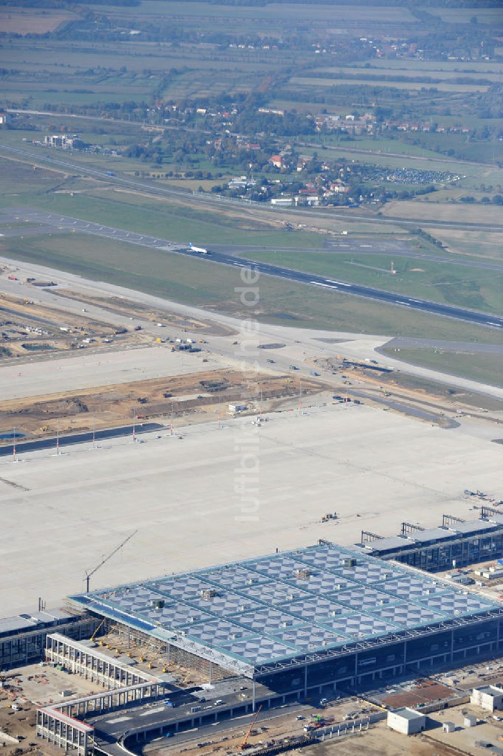 Luftbild Schönefeld bei Berlin - Baustellen am Flughafen Berlin - Schönefeld BBI