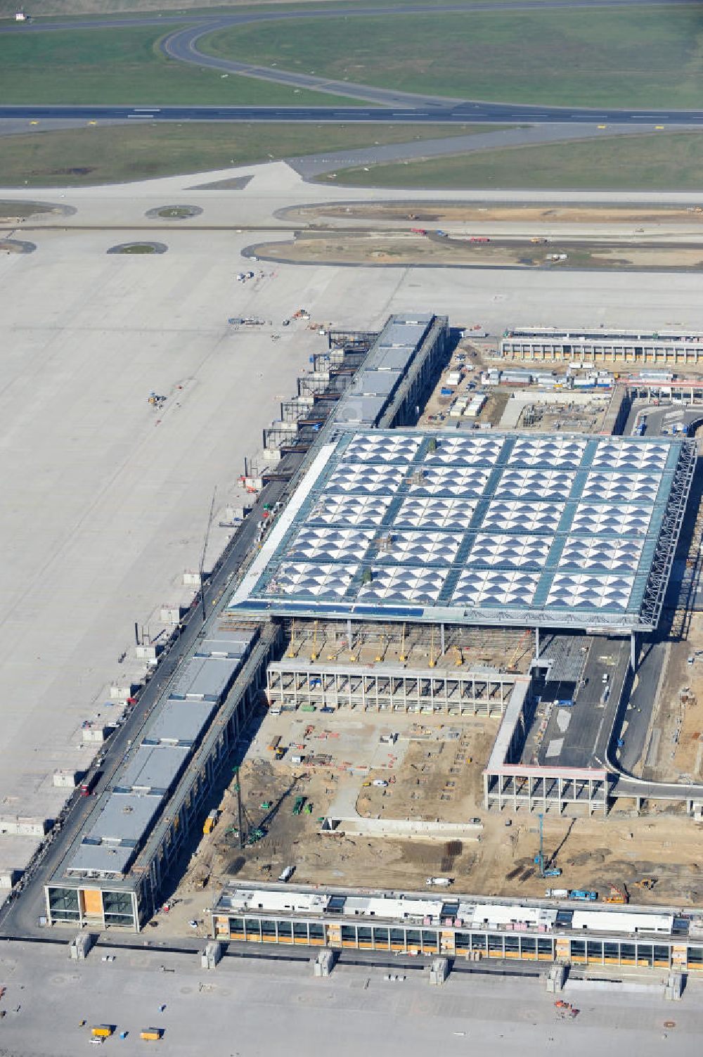 Luftbild Schönefeld bei Berlin - Baustellen am Flughafen Berlin - Schönefeld BBI