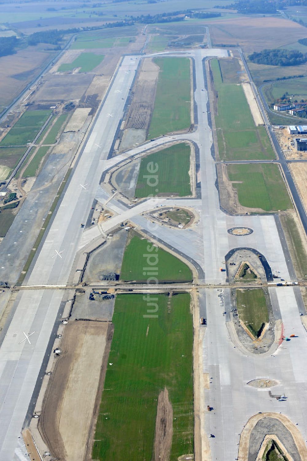 Luftaufnahme Schönefeld bei Berlin - Baustellen am Flughafen Berlin - Schönefeld BBI