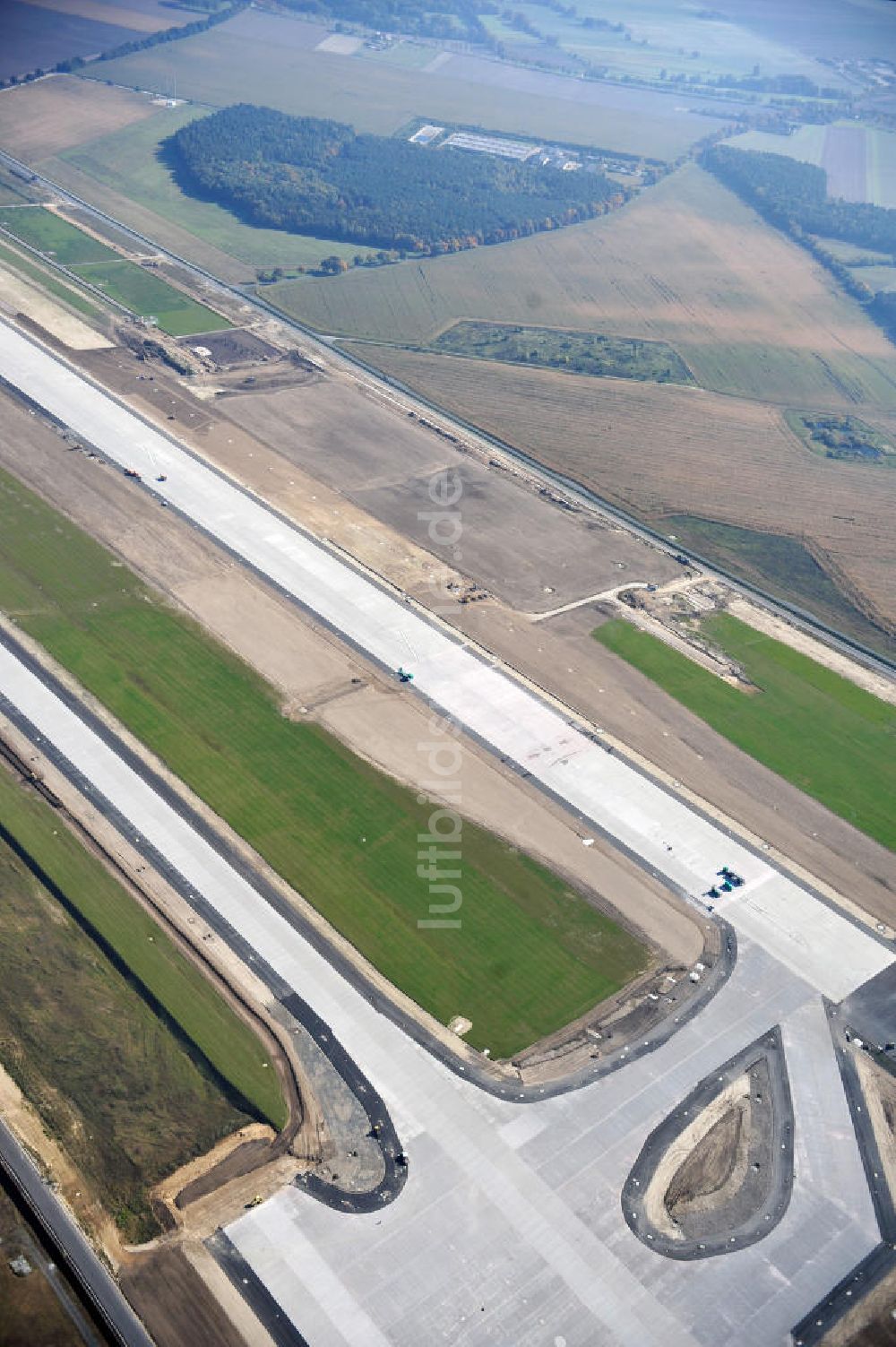 Schönefeld bei Berlin aus der Vogelperspektive: Baustellen am Flughafen Berlin - Schönefeld BBI