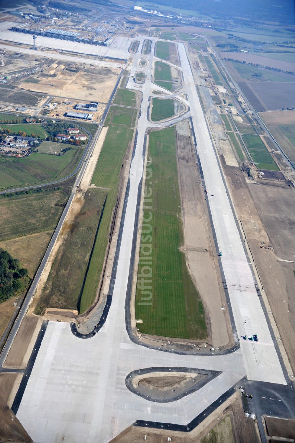 Luftbild Schönefeld bei Berlin - Baustellen am Flughafen Berlin - Schönefeld BBI