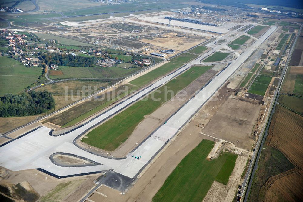 Luftaufnahme Schönefeld bei Berlin - Baustellen am Flughafen Berlin - Schönefeld BBI