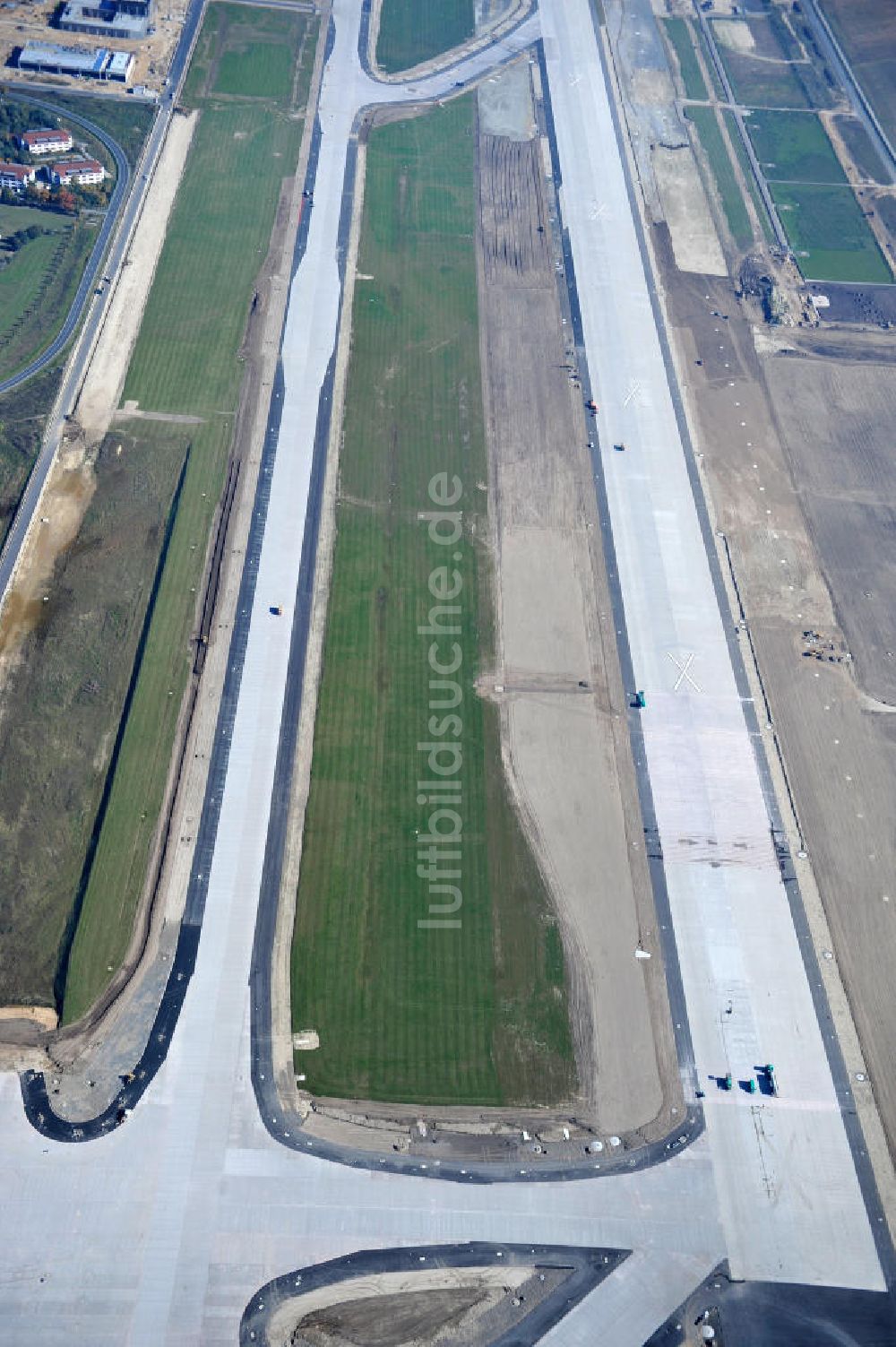 Luftaufnahme Schönefeld bei Berlin - Baustellen am Flughafen Berlin - Schönefeld BBI