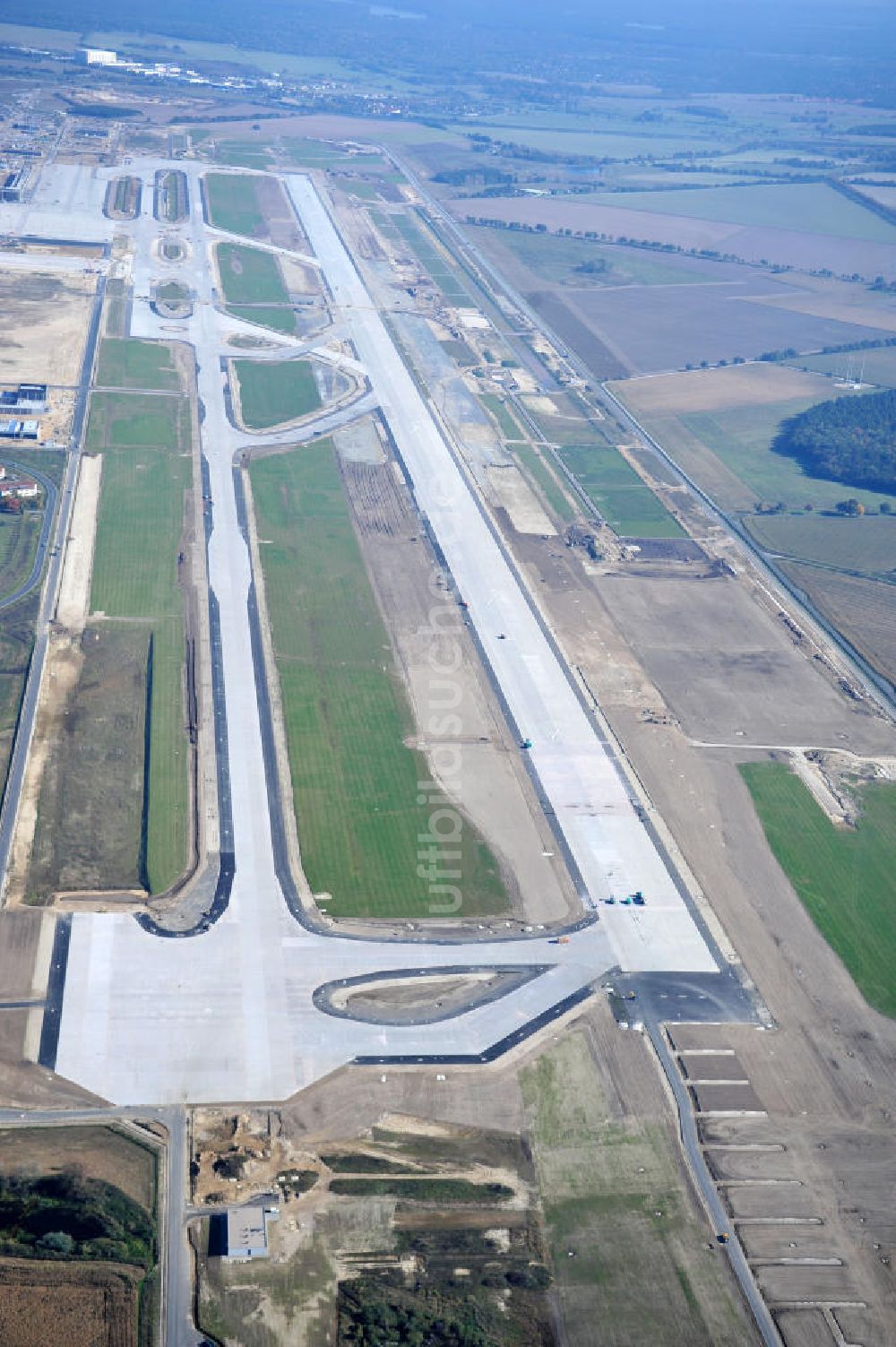 Schönefeld bei Berlin aus der Vogelperspektive: Baustellen am Flughafen Berlin - Schönefeld BBI