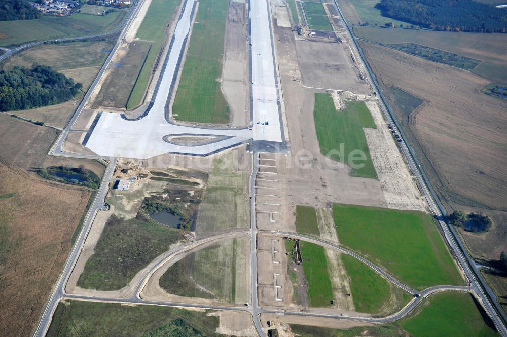 Luftaufnahme Schönefeld bei Berlin - Baustellen am Flughafen Berlin - Schönefeld BBI