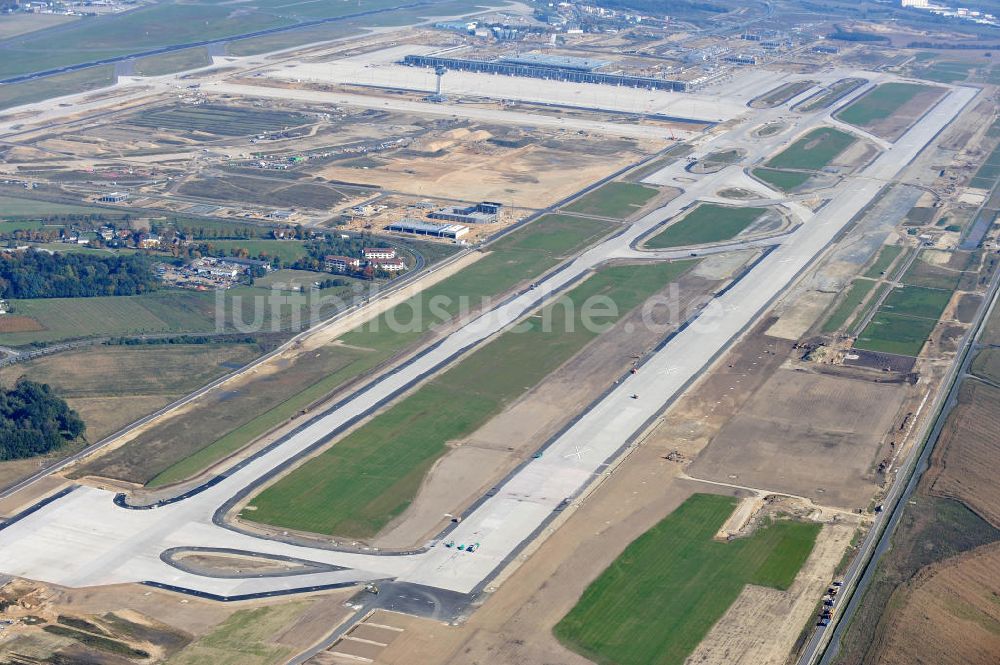 Luftbild Schönefeld bei Berlin - Baustellen am Flughafen Berlin - Schönefeld BBI