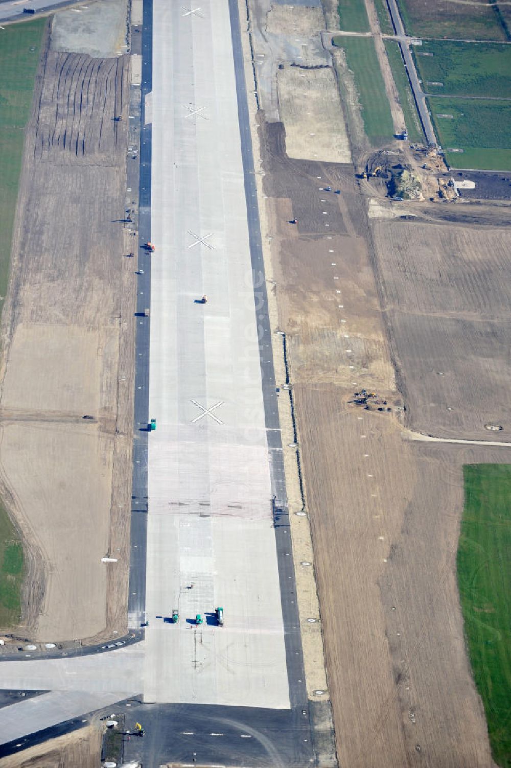 Luftbild Schönefeld bei Berlin - Baustellen am Flughafen Berlin - Schönefeld BBI