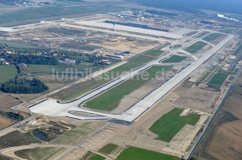 Luftbild Schönefeld bei Berlin - Baustellen am Flughafen Berlin - Schönefeld BBI