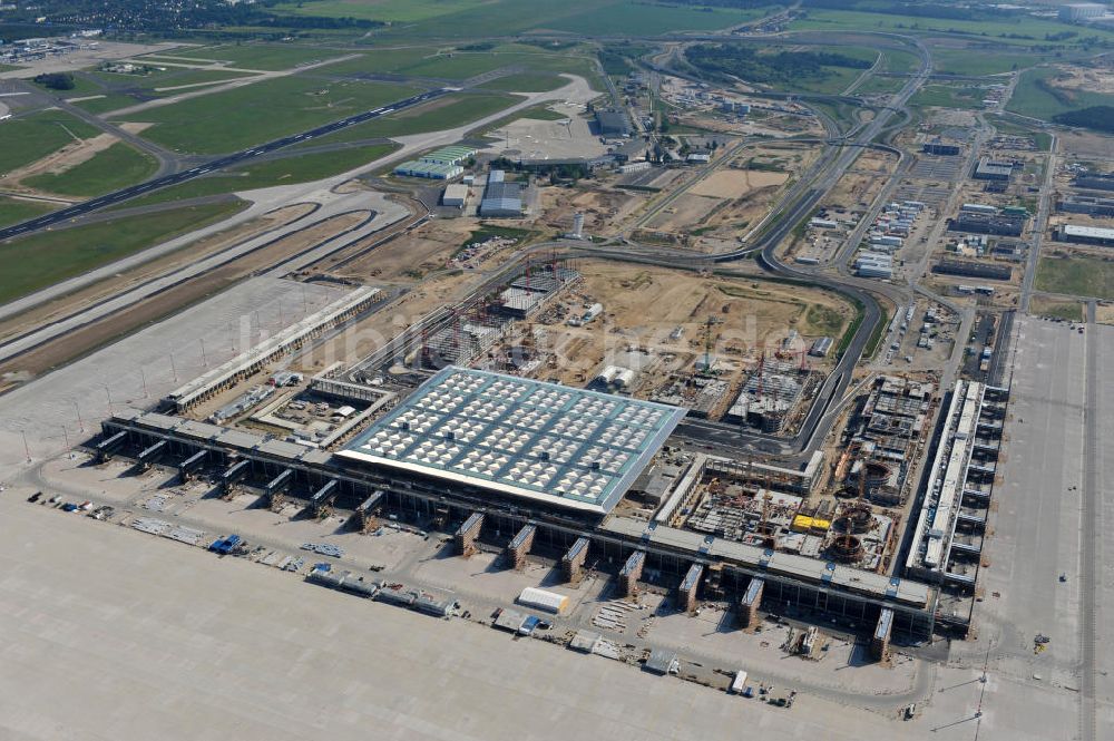 Luftaufnahme Schönefeld bei Berlin - Baustellen am Flughafen Berlin - Schönefeld BBI