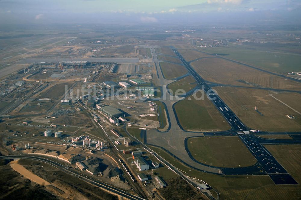 Schönefeld aus der Vogelperspektive: Baustellen am Flughafen Berlin-Schönefeld BBI - Construction fields at Berlin-Schoenefeld Airport BBI