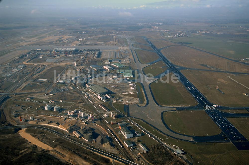 Luftbild Schönefeld - Baustellen am Flughafen Berlin-Schönefeld BBI - Construction fields at Berlin-Schoenefeld Airport BBI