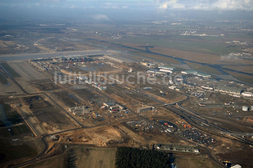 Schönefeld aus der Vogelperspektive: Baustellen am Flughafen Berlin-Schönefeld BBI - Construction fields at Berlin-Schoenefeld Airport BBI