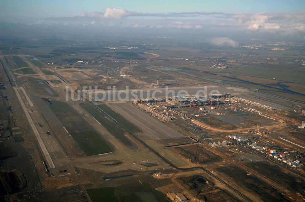 Luftbild Schönefeld - Baustellen am Flughafen Berlin-Schönefeld BBI - Construction fields at Berlin-Schoenefeld Airport BBI