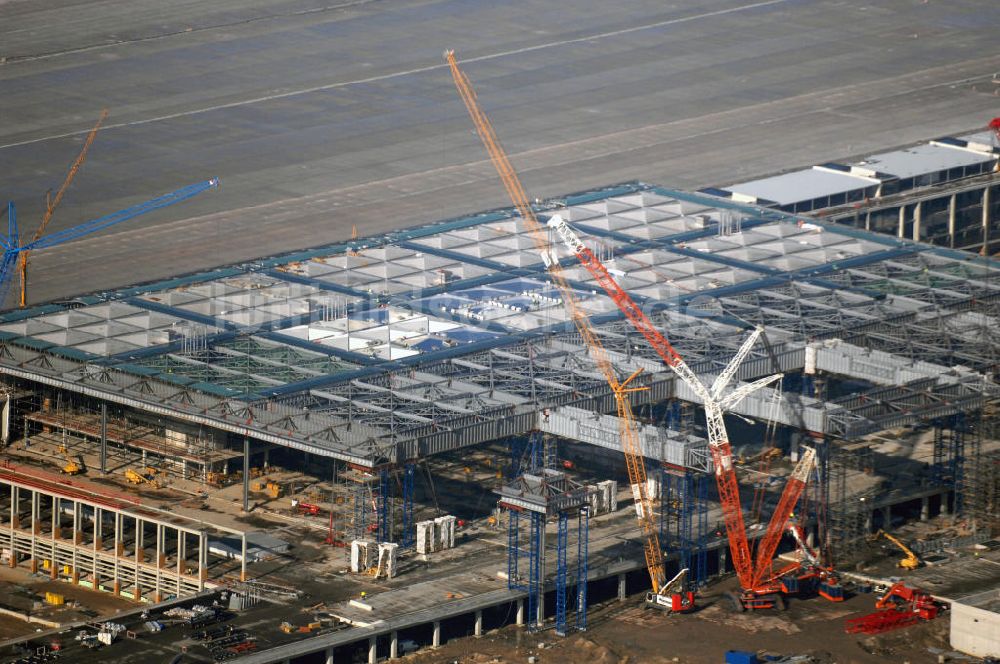 Luftaufnahme Schönefeld - Baustellen am Flughafen Berlin-Schönefeld BBI - Construction fields at Berlin-Schoenefeld Airport BBI