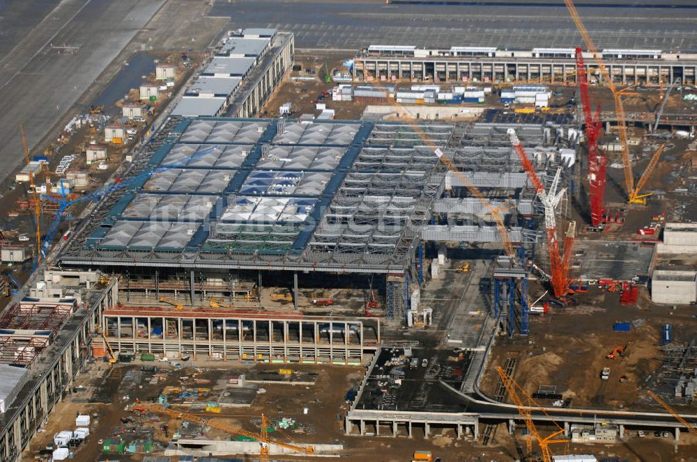 Luftbild Schönefeld - Baustellen am Flughafen Berlin-Schönefeld BBI - Construction fields at Berlin-Schoenefeld Airport BBI