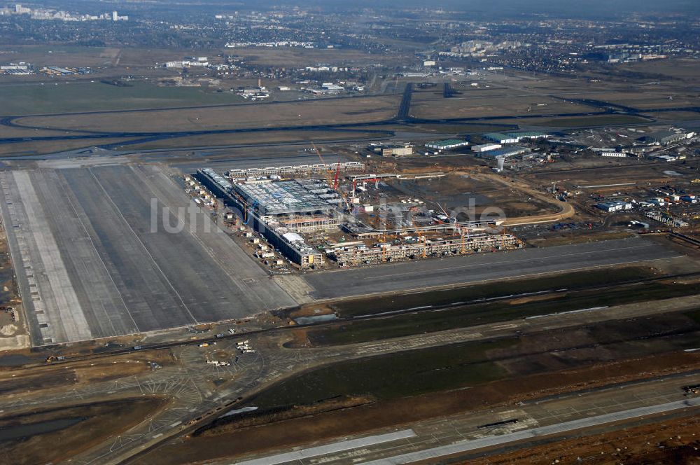 Luftbild Schönefeld - Baustellen am Flughafen Berlin-Schönefeld BBI - Construction fields at Berlin-Schoenefeld Airport BBI