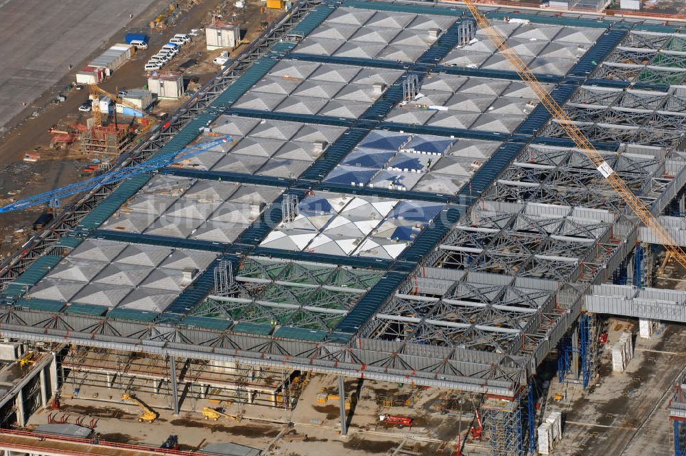 Schönefeld aus der Vogelperspektive: Baustellen am Flughafen Berlin-Schönefeld BBI - Construction fields at Berlin-Schoenefeld Airport BBI