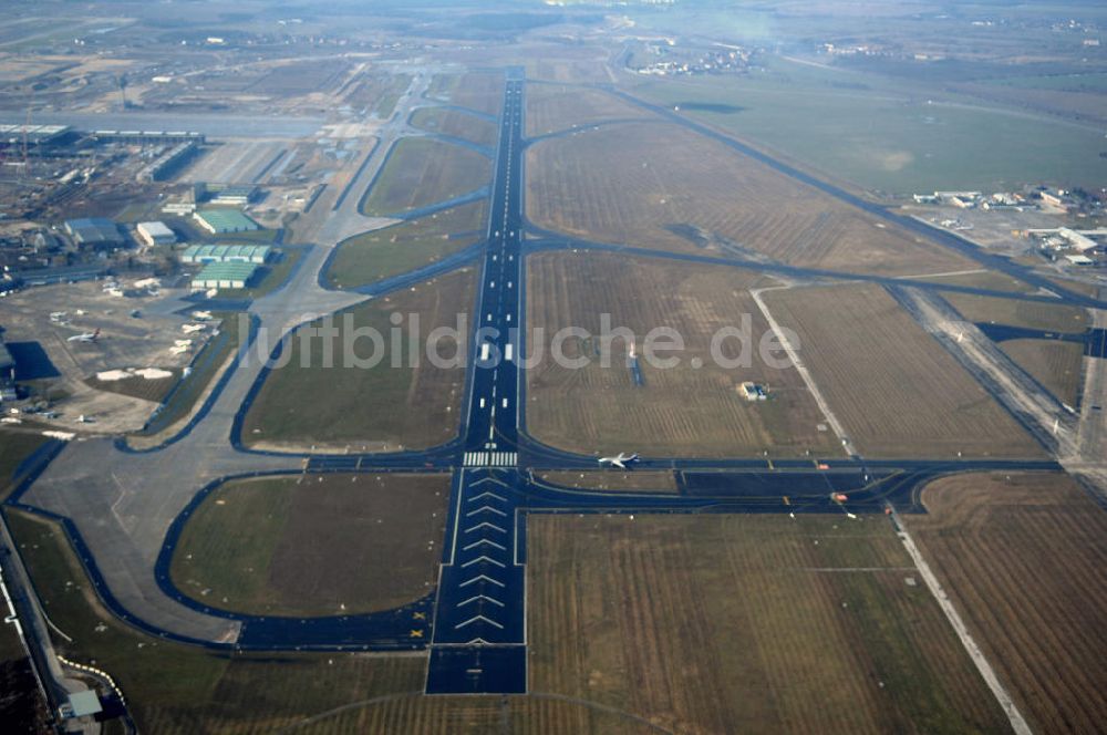 Luftbild Schönefeld - Baustellen am Flughafen Berlin-Schönefeld BBI - Construction fields at Berlin-Schoenefeld Airport BBI