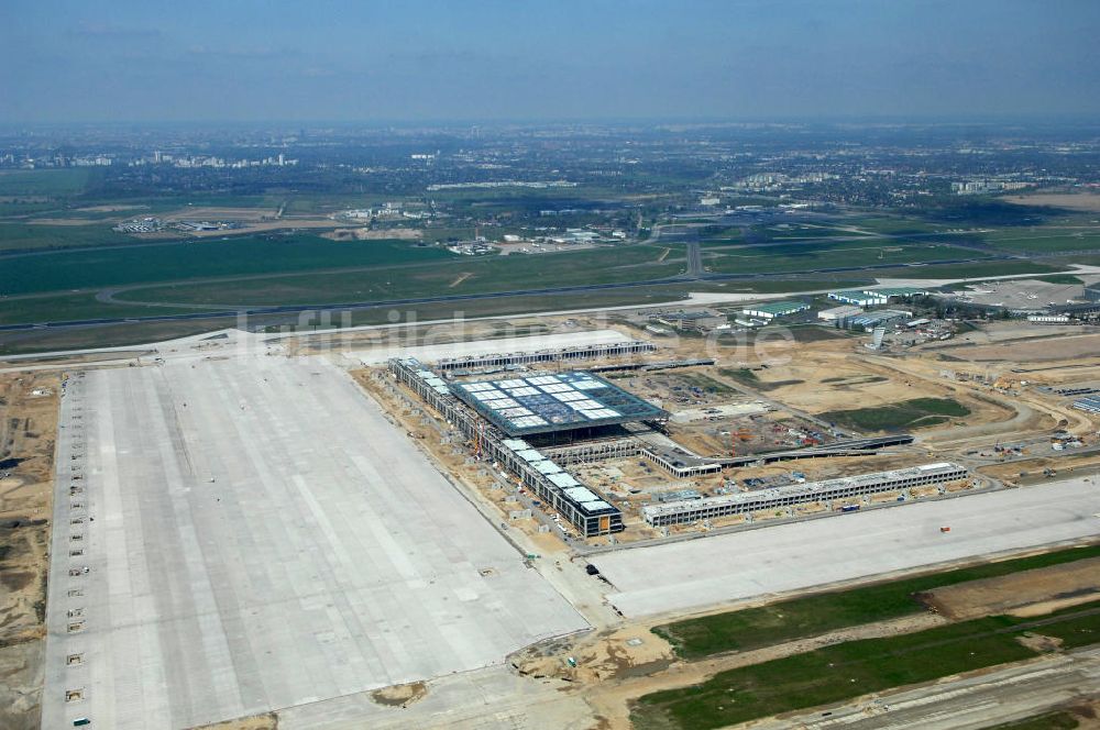 Schönefeld von oben - Baustellen am Flughafen Berlin-Schönefeld BBI - Construction fields at Berlin-Schoenefeld Airport BBI