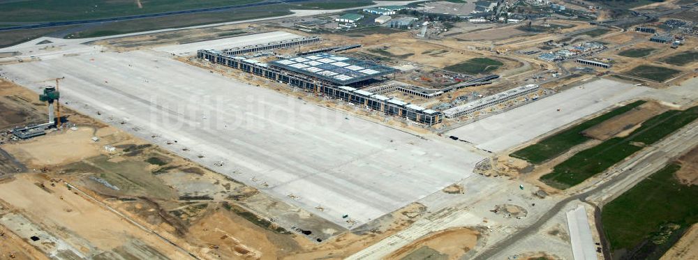 Luftaufnahme Schönefeld - Baustellen am Flughafen Berlin-Schönefeld BBI - Construction fields at Berlin-Schoenefeld Airport BBI