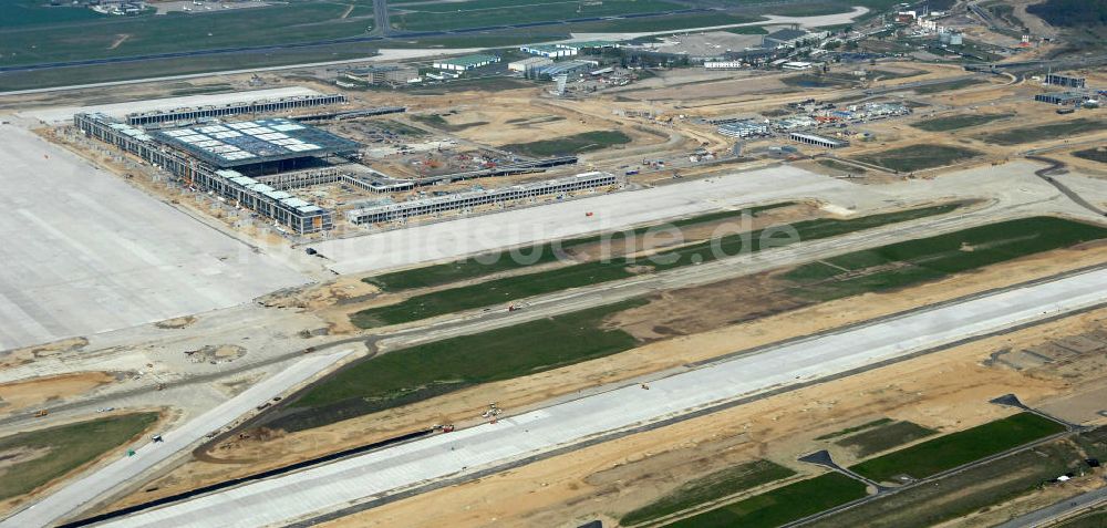 Luftbild Schönefeld - Baustellen am Flughafen Berlin-Schönefeld BBI - Construction fields at Berlin-Schoenefeld Airport BBI