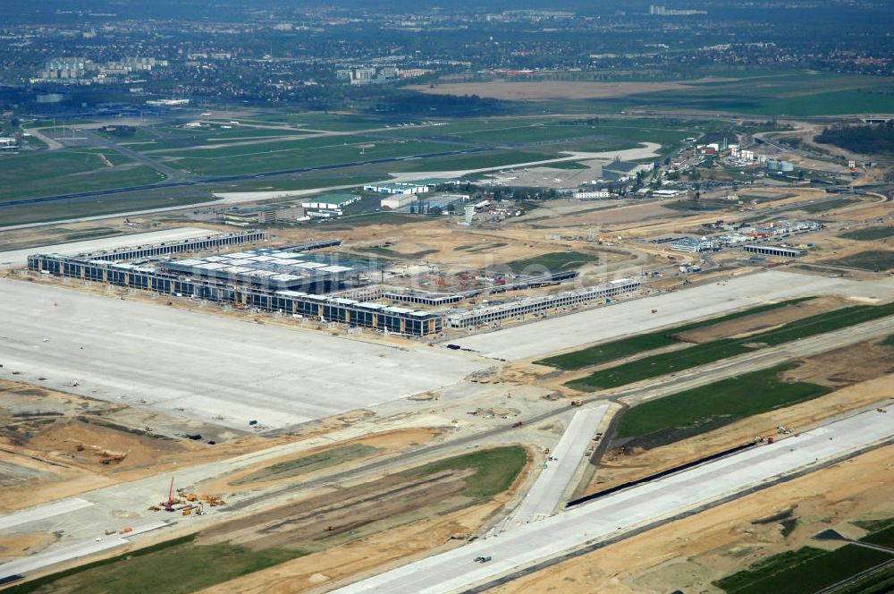 Luftaufnahme Schönefeld - Baustellen am Flughafen Berlin-Schönefeld BBI - Construction fields at Berlin-Schoenefeld Airport BBI