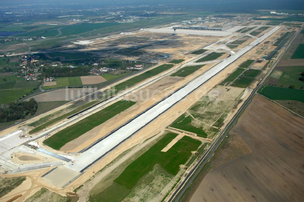 Luftaufnahme Schönefeld - Baustellen am Flughafen Berlin-Schönefeld BBI - Construction fields at Berlin-Schoenefeld Airport BBI