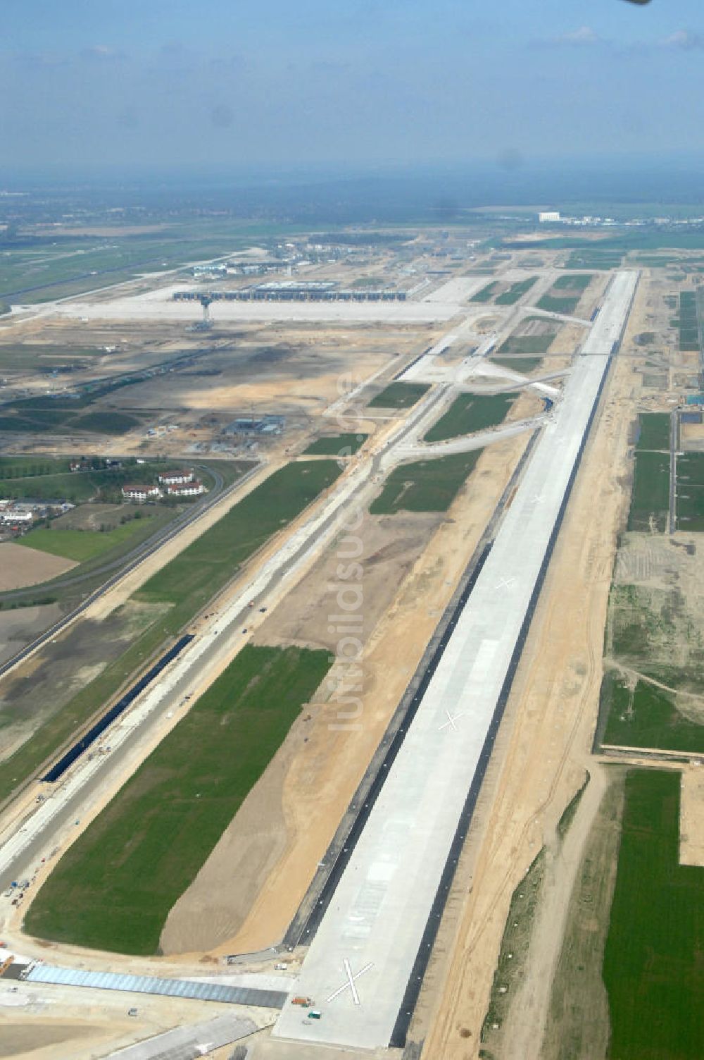 Schönefeld von oben - Baustellen am Flughafen Berlin-Schönefeld BBI - Construction fields at Berlin-Schoenefeld Airport BBI