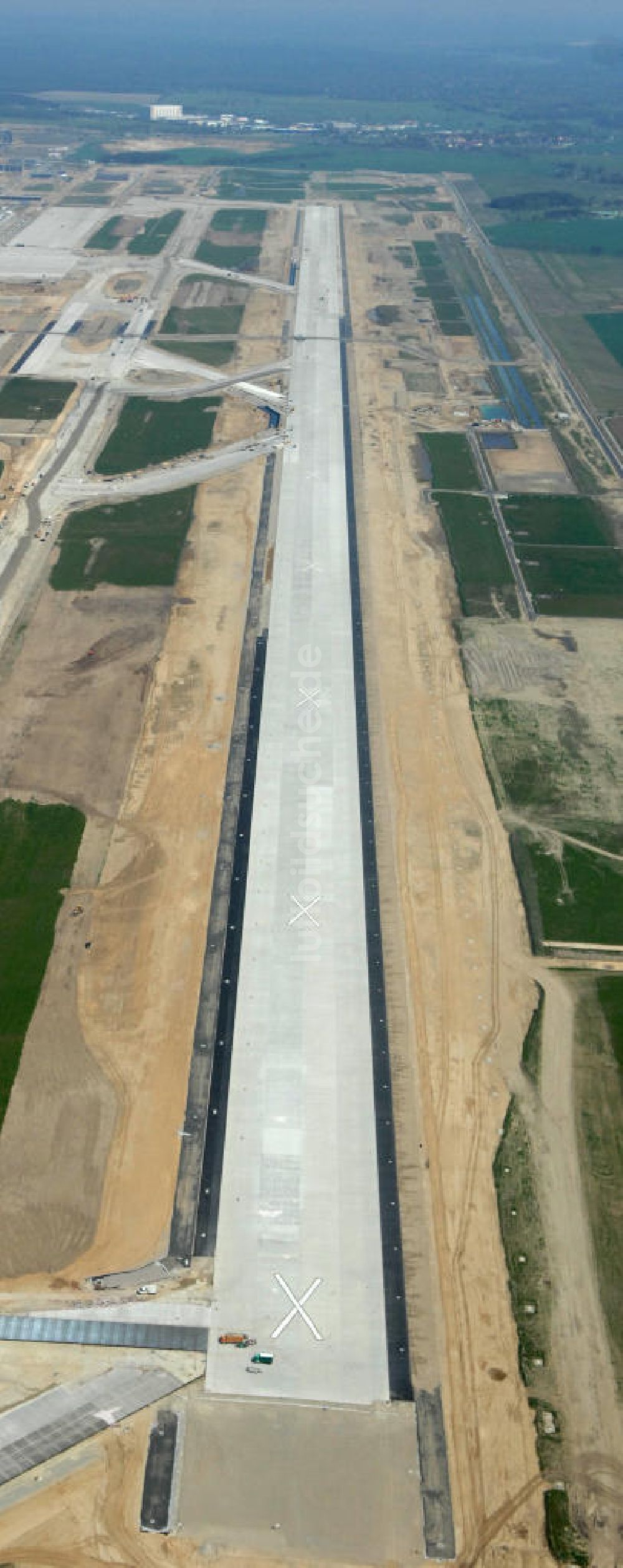 Luftbild Schönefeld - Baustellen am Flughafen Berlin-Schönefeld BBI - Construction fields at Berlin-Schoenefeld Airport BBI