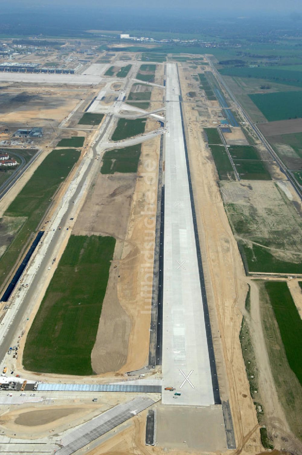 Luftaufnahme Schönefeld - Baustellen am Flughafen Berlin-Schönefeld BBI - Construction fields at Berlin-Schoenefeld Airport BBI