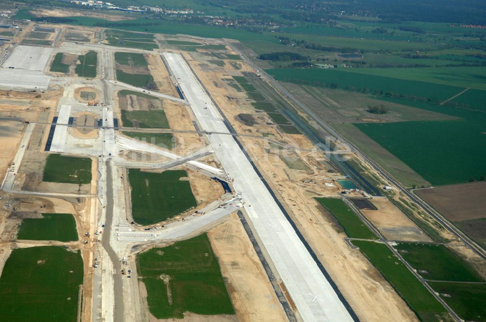 Schönefeld von oben - Baustellen am Flughafen Berlin-Schönefeld BBI - Construction fields at Berlin-Schoenefeld Airport BBI