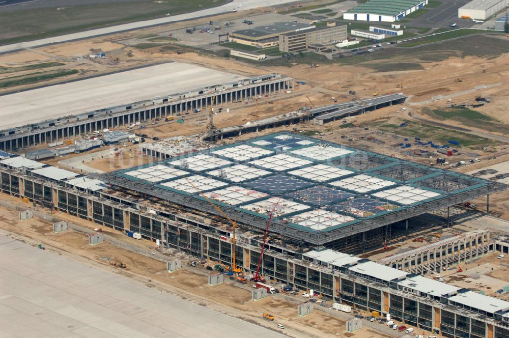 Schönefeld aus der Vogelperspektive: Baustellen am Flughafen Berlin-Schönefeld BBI - Construction fields at Berlin-Schoenefeld Airport BBI