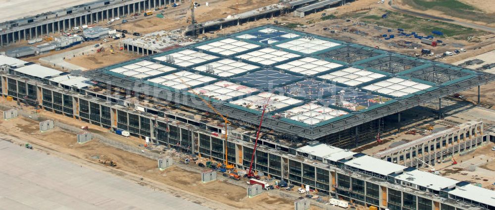 Luftbild Schönefeld - Baustellen am Flughafen Berlin-Schönefeld BBI - Construction fields at Berlin-Schoenefeld Airport BBI