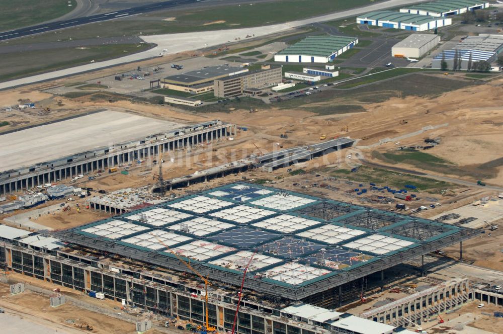 Luftaufnahme Schönefeld - Baustellen am Flughafen Berlin-Schönefeld BBI - Construction fields at Berlin-Schoenefeld Airport BBI