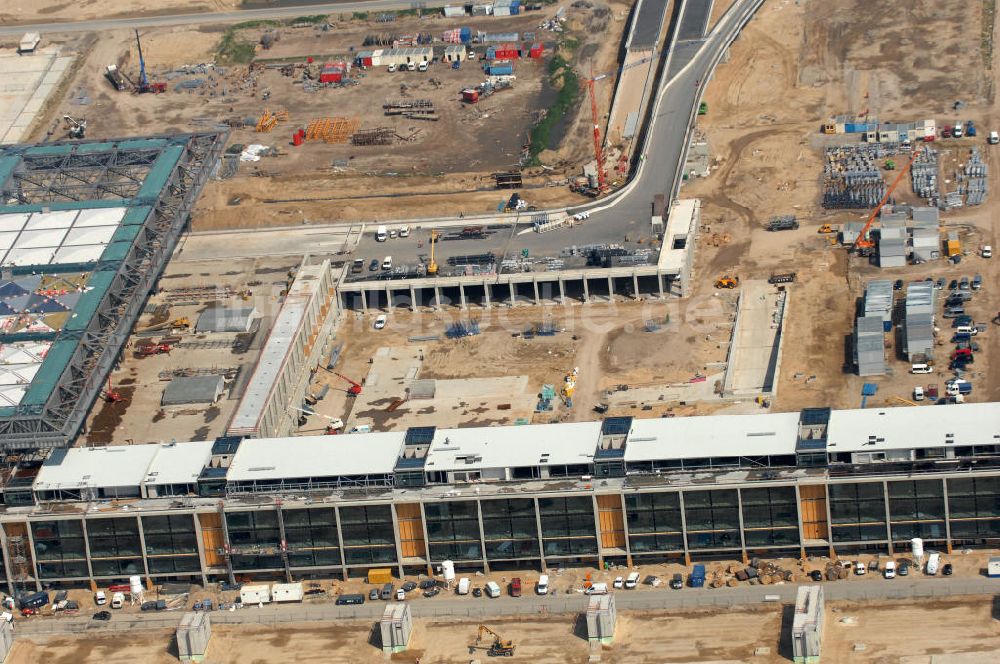 Schönefeld aus der Vogelperspektive: Baustellen am Flughafen Berlin-Schönefeld BBI - Construction fields at Berlin-Schoenefeld Airport BBI