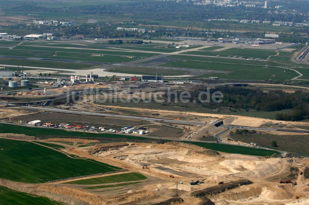 Luftbild Schönefeld - Baustellen am Flughafen Berlin-Schönefeld BBI - Construction fields at Berlin-Schoenefeld Airport BBI