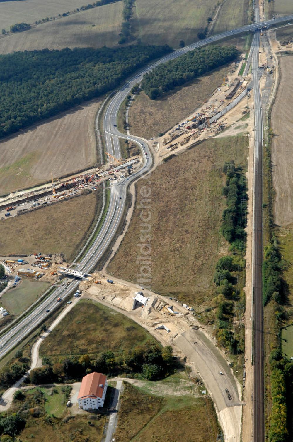 Luftbild Selchow - Baustellen der Gleistrassen in Selchow zum Fern- und S-Bahnhof am BBI