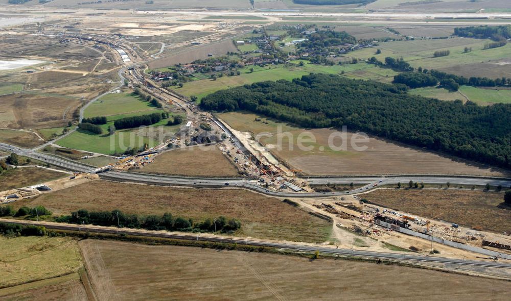 Selchow von oben - Baustellen der Gleistrassen in Selchow zum Fern- und S-Bahnhof am BBI