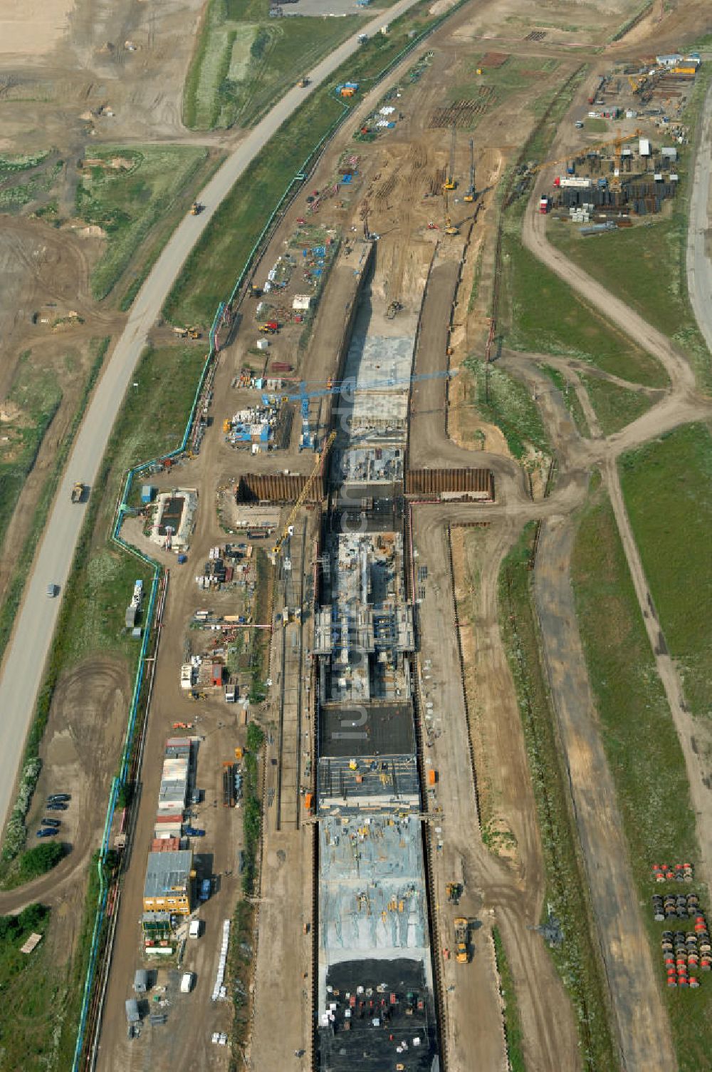 Selchow aus der Vogelperspektive: Baustellen der Gleistrassen und Tunnelzuführungen zum neuen Fern- und S-Bahnhofes der Deutschen Bahn an der Selchower Kurve