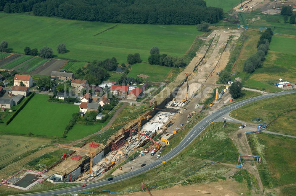 Selchow von oben - Baustellen der Gleistrassen und Tunnelzuführungen zum neuen Fern- und S-Bahnhofes der Deutschen Bahn an der Selchower Kurve