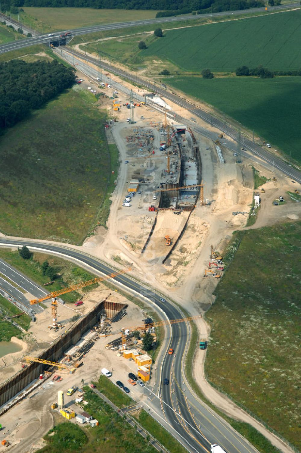 Luftaufnahme Selchow - Baustellen der Gleistrassen und Tunnelzuführungen zum neuen Fern- und S-Bahnhofes der Deutschen Bahn an der Selchower Kurve