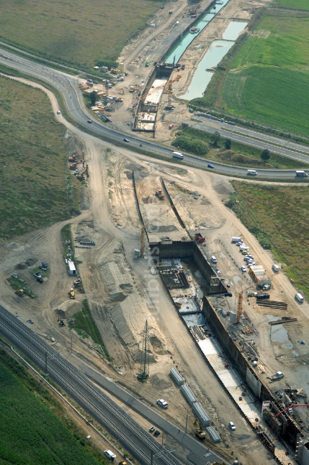 Luftaufnahme Selchow - Baustellen der Gleistrassen und Tunnelzuführungen zum neuen Fern- und S-Bahnhofes der Deutschen Bahn an der Selchower Kurve